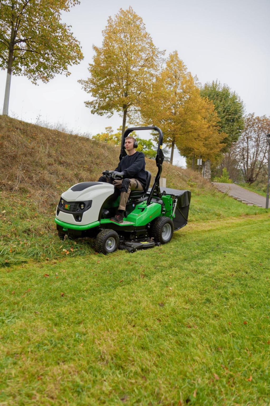 HYDRO 100 MK124 : Tracteur tondeuse autoporte Etesia