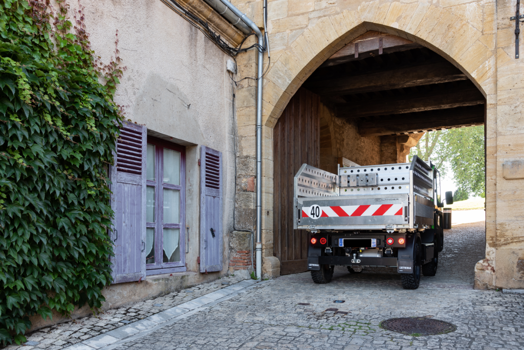 Petit camion-camionette benne basculante électrique vl 3t5