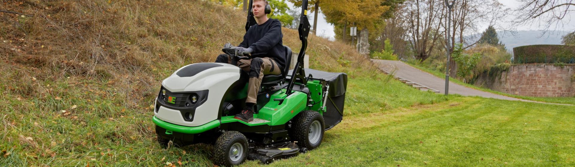 HYDRO 100 MK124 : Tracteur tondeuse autoporte Etesia